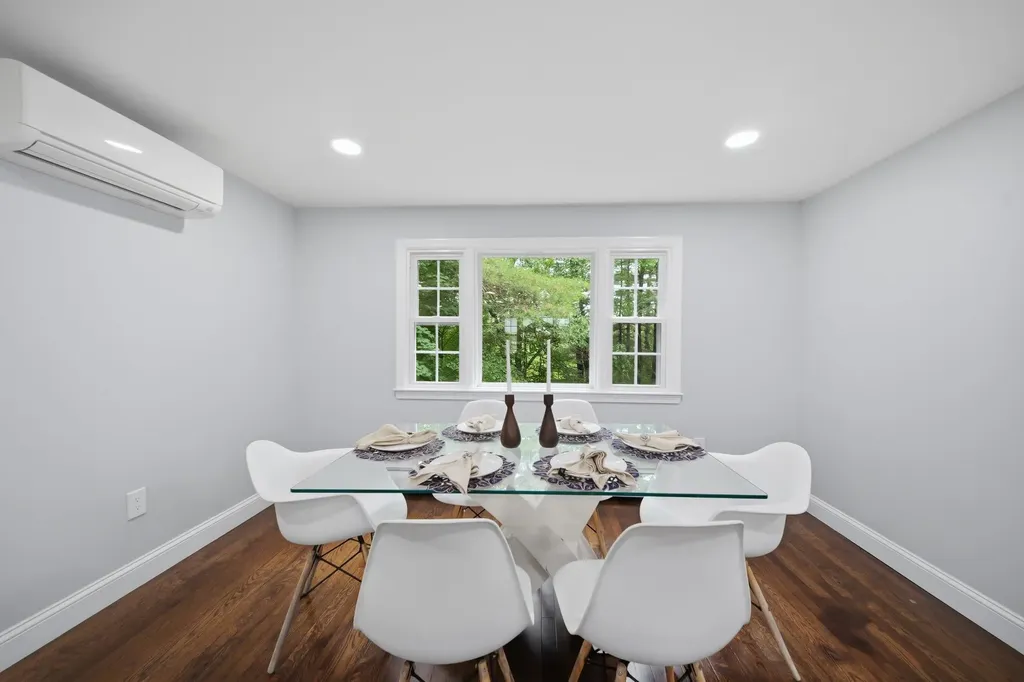 29 Dickens Street Nashua NH 03062