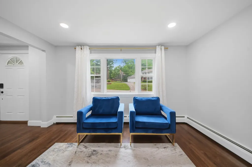 29 Dickens Street Nashua NH 03062