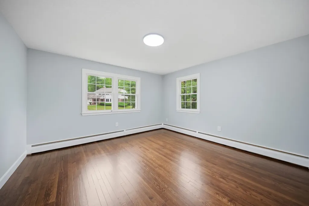 29 Dickens Street Nashua NH 03062