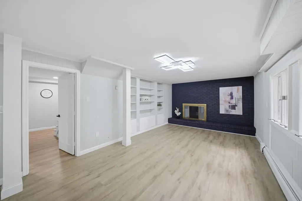 29 Dickens Street Nashua NH 03062