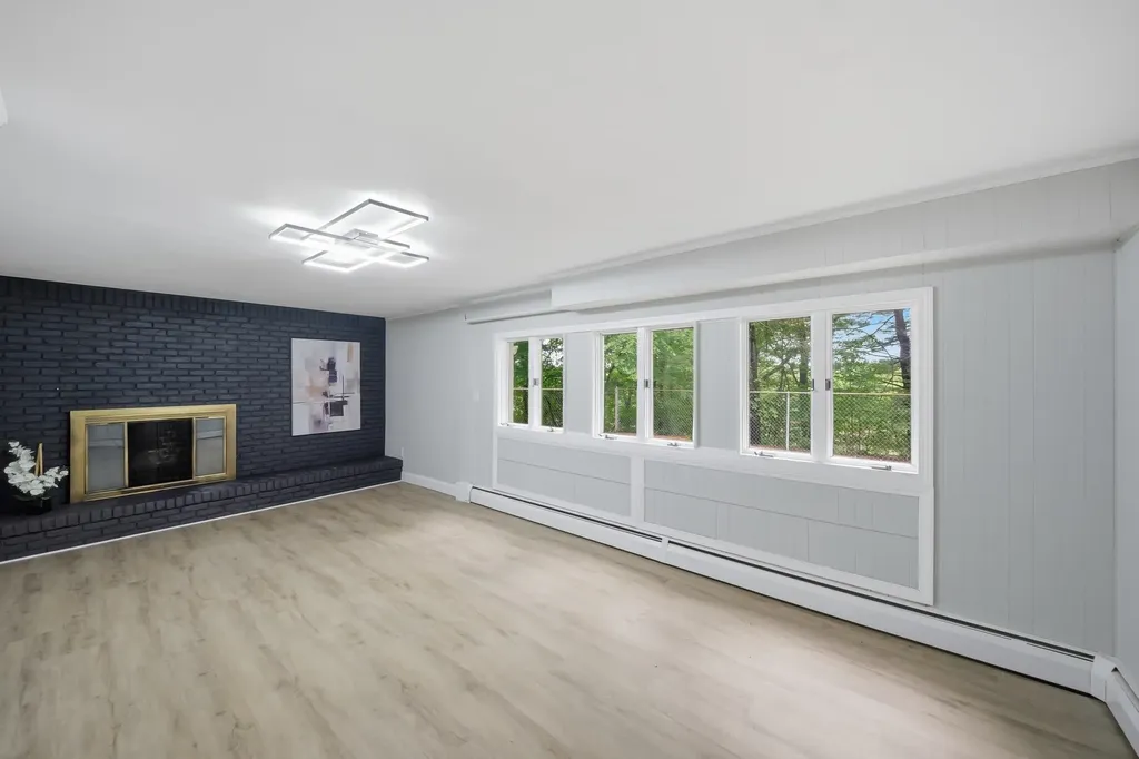 29 Dickens Street Nashua NH 03062