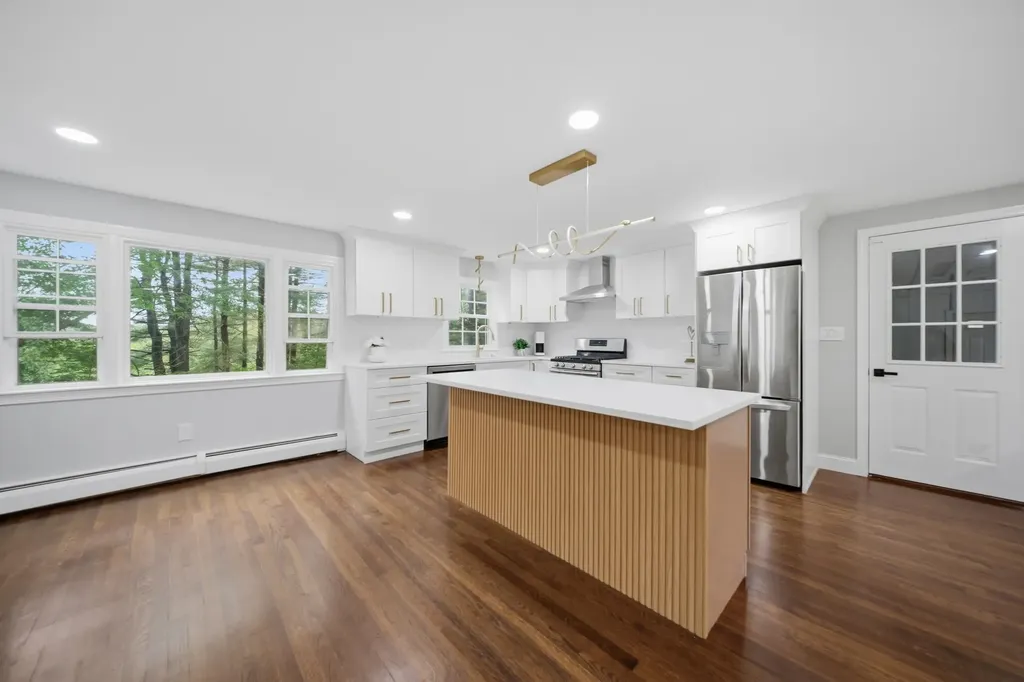 29 Dickens Street Nashua NH 03062