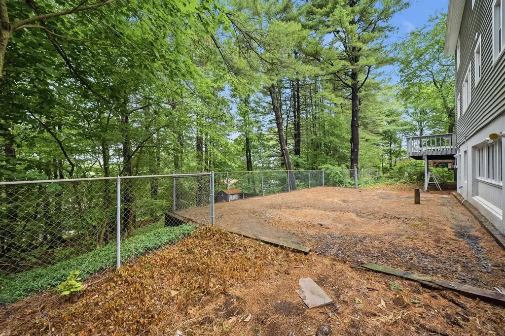 29 Dickens Street Nashua NH 03062