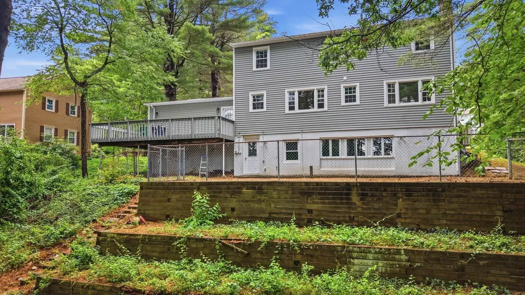 29 Dickens Street Nashua NH 03062