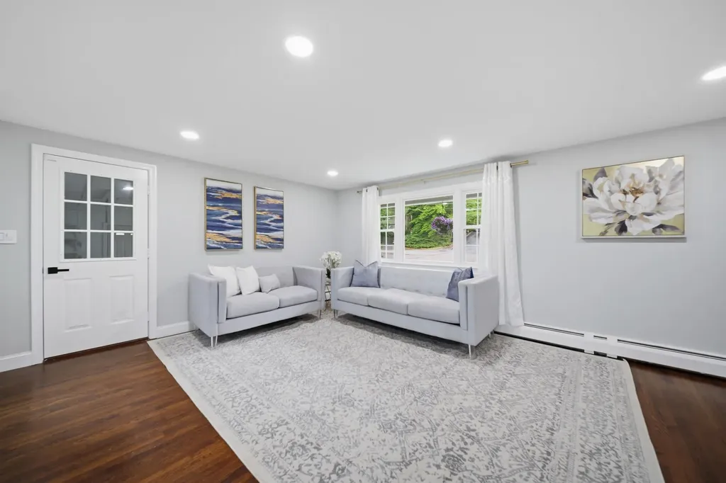 29 Dickens Street Nashua NH 03062