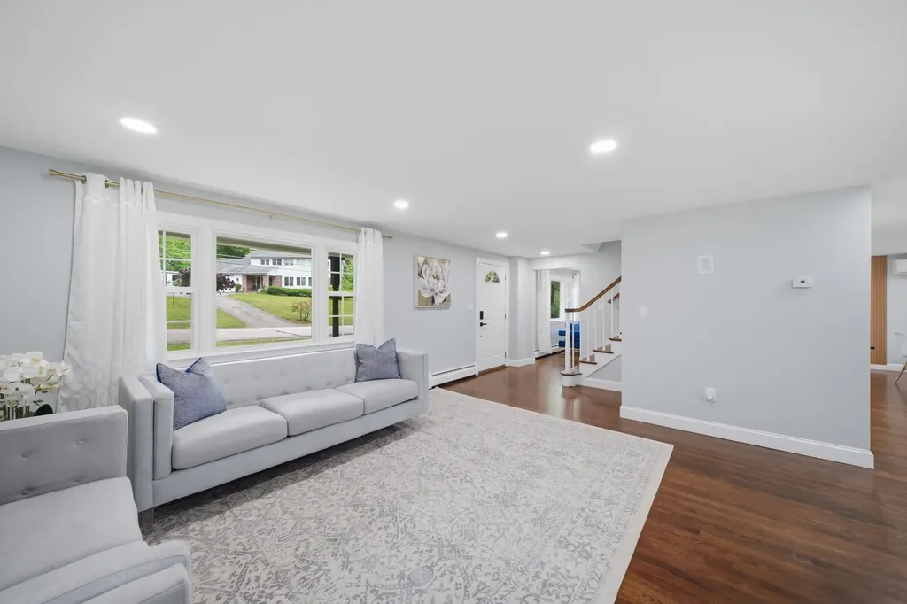 29 Dickens Street Nashua NH 03062