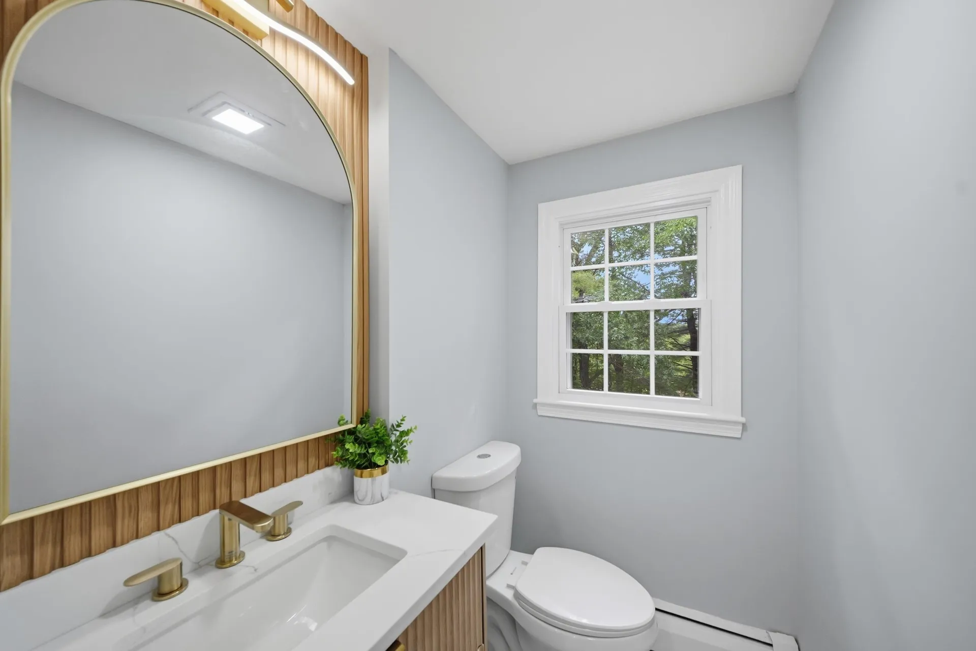 29 Dickens Street Nashua NH 03062