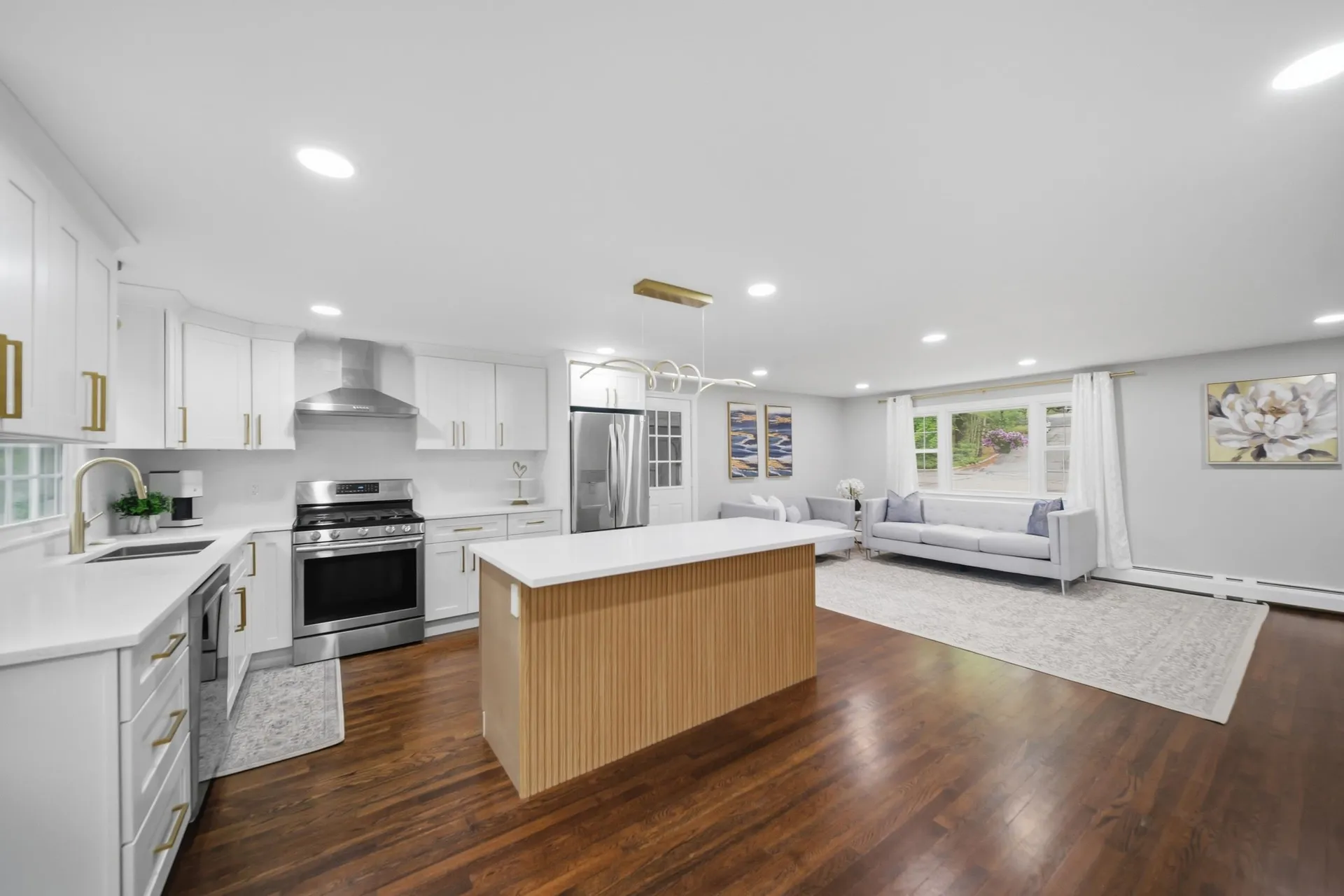 29 Dickens Street Nashua NH 03062