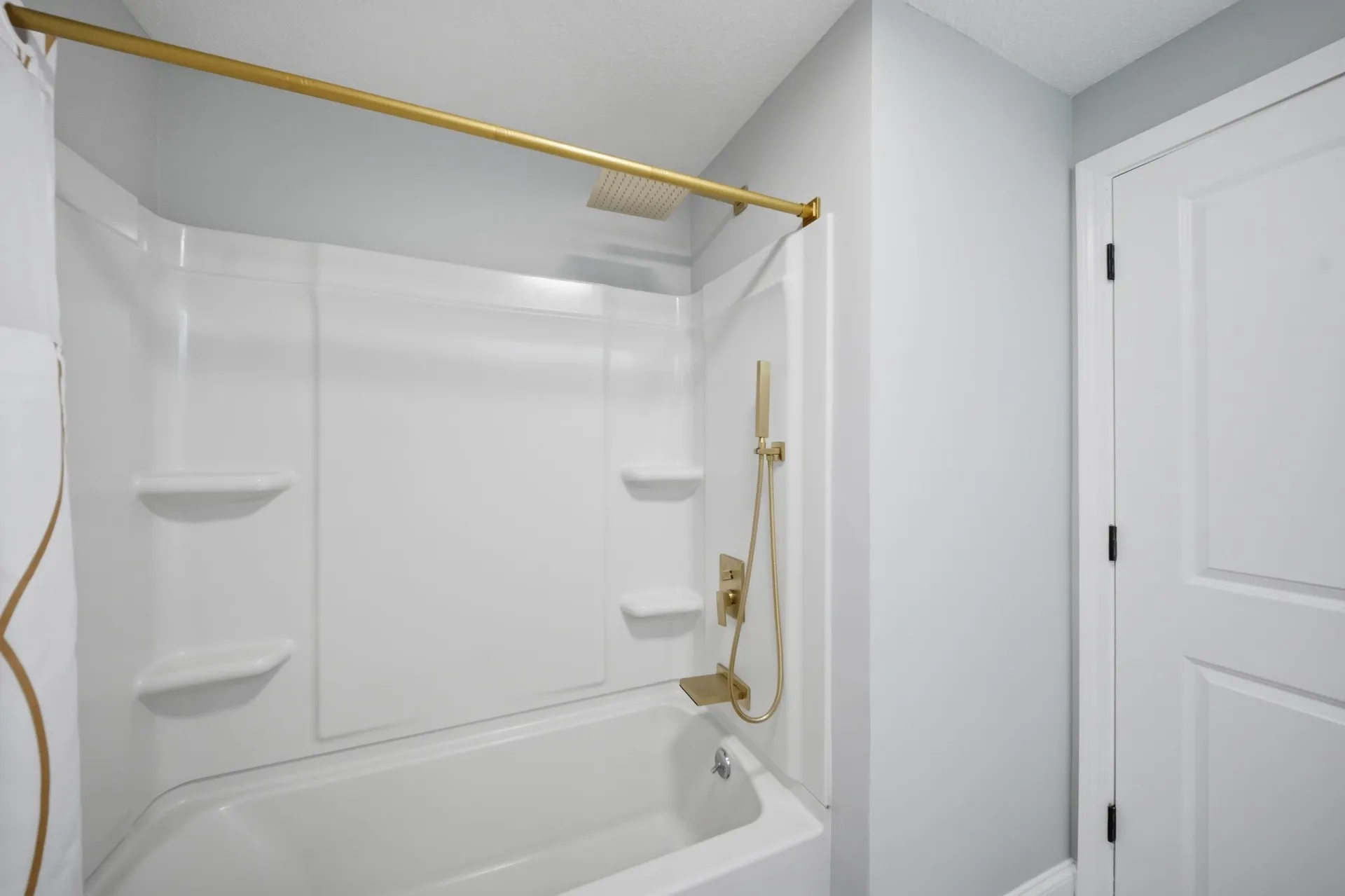 29 Dickens Street Nashua NH 03062