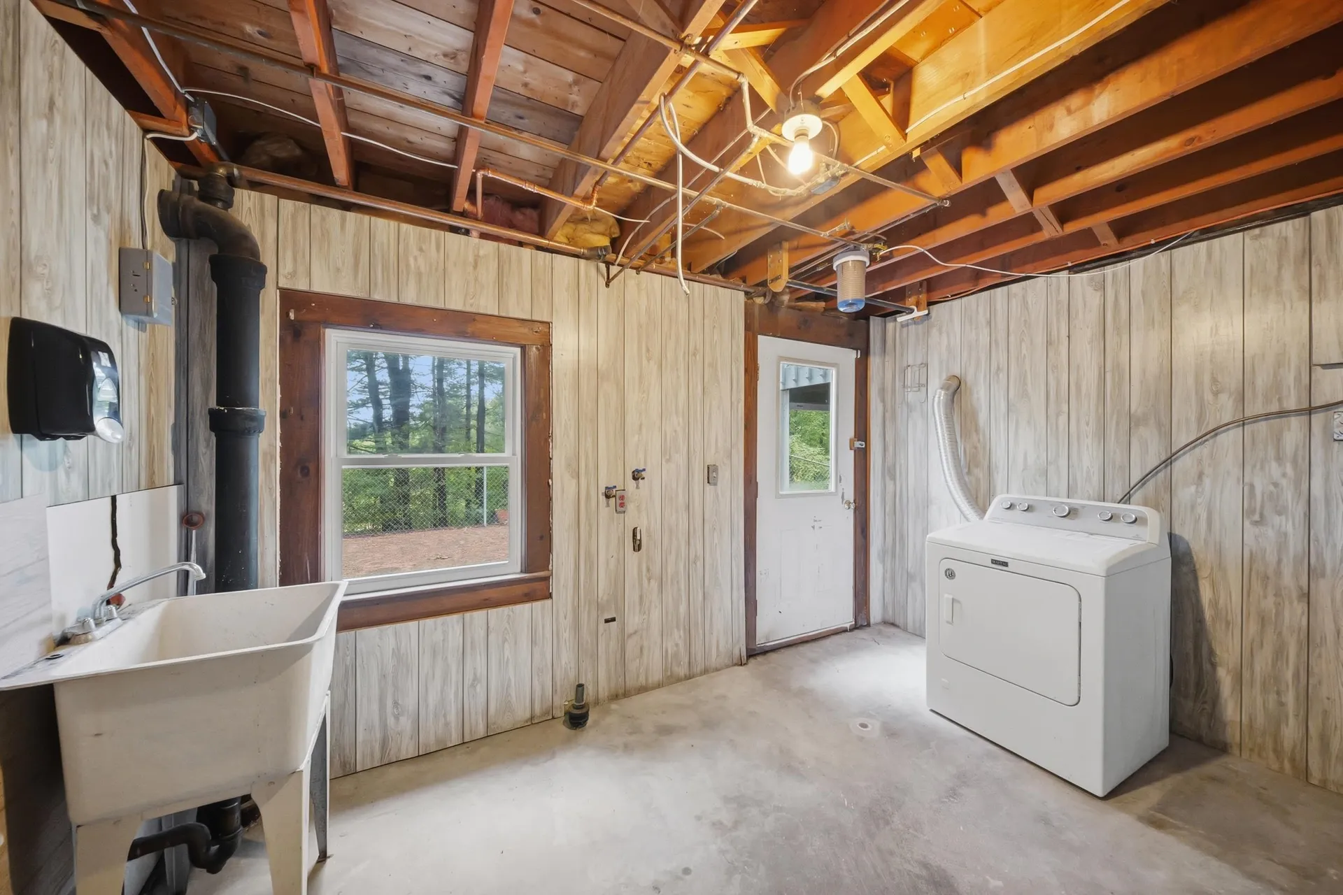 29 Dickens Street Nashua NH 03062