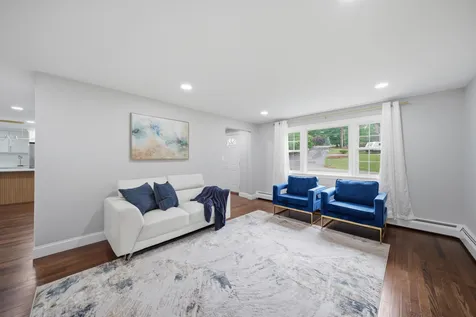 29 Dickens Street Nashua NH 03062
