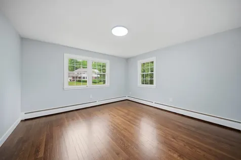 29 Dickens Street Nashua NH 03062