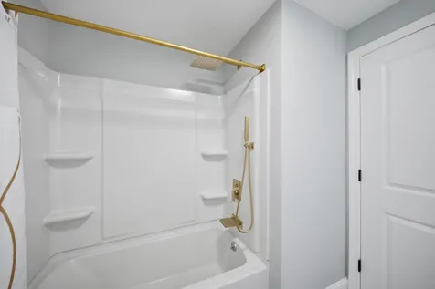 29 Dickens Street Nashua NH 03062
