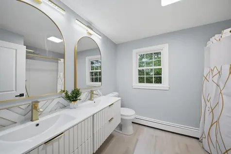 29 Dickens Street Nashua NH 03062