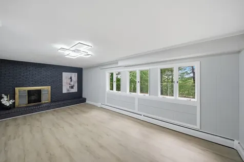 29 Dickens Street Nashua NH 03062