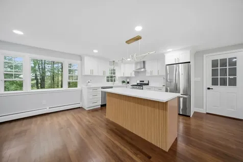 29 Dickens Street Nashua NH 03062
