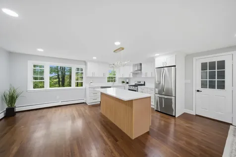 29 Dickens Street Nashua NH 03062