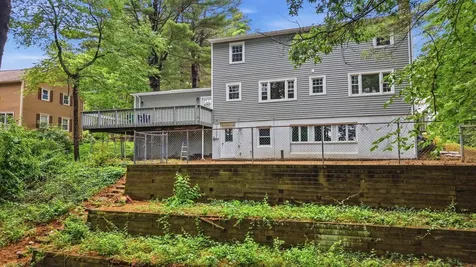 29 Dickens Street Nashua NH 03062