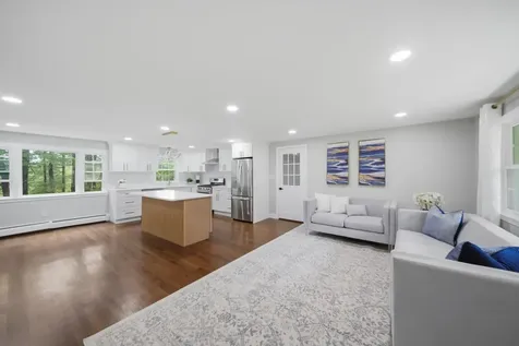 29 Dickens Street Nashua NH 03062