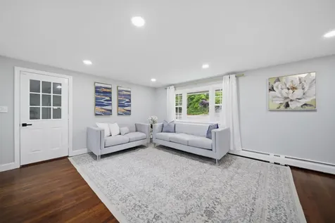 29 Dickens Street Nashua NH 03062
