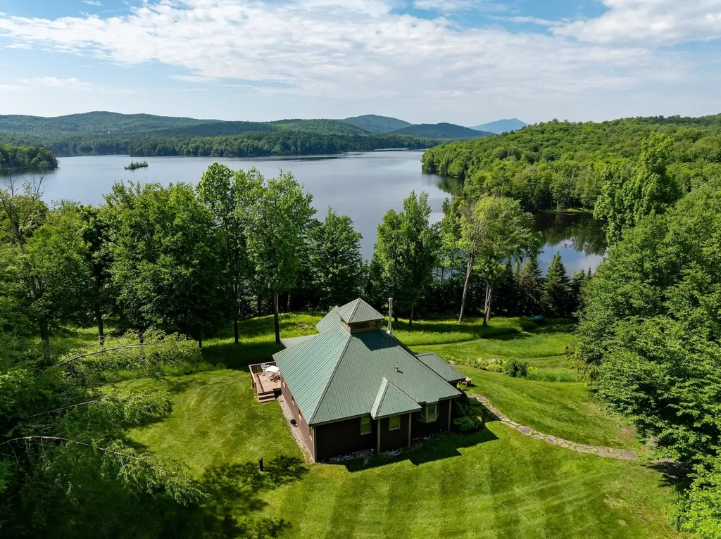 424 Patnoe Farm Drive Hyde Park VT 05655