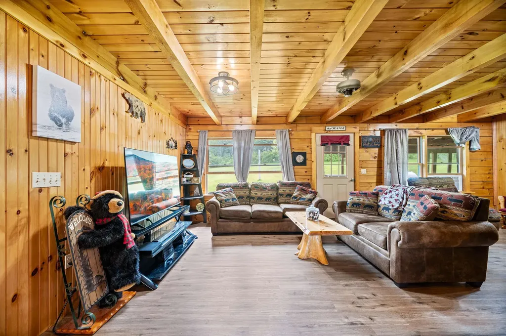 27 Griggs Road Orange VT 05641