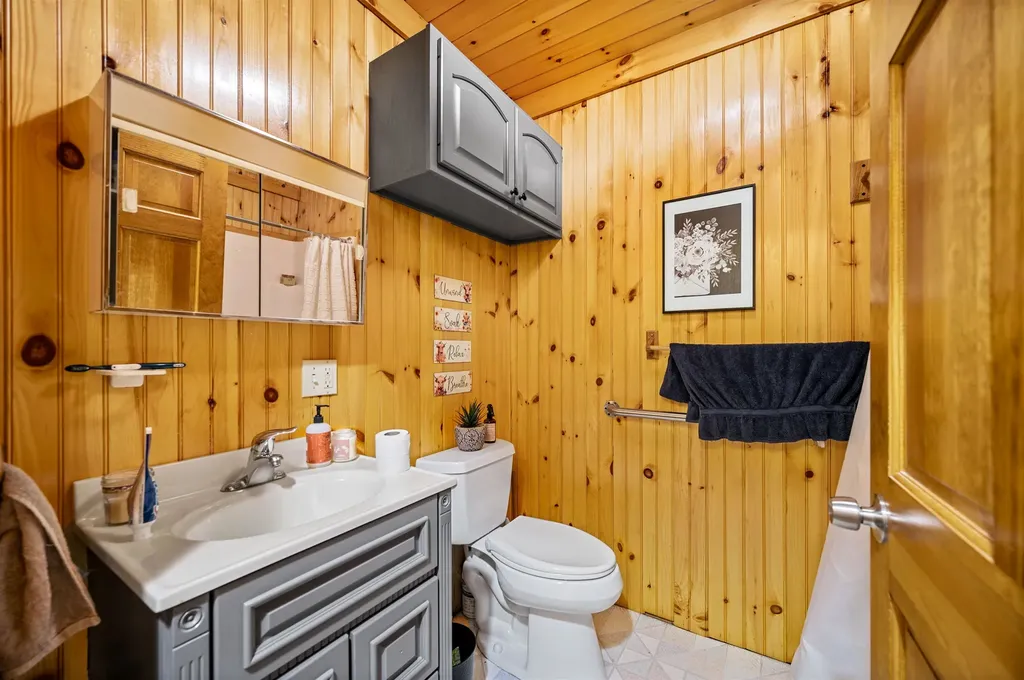 27 Griggs Road Orange VT 05641