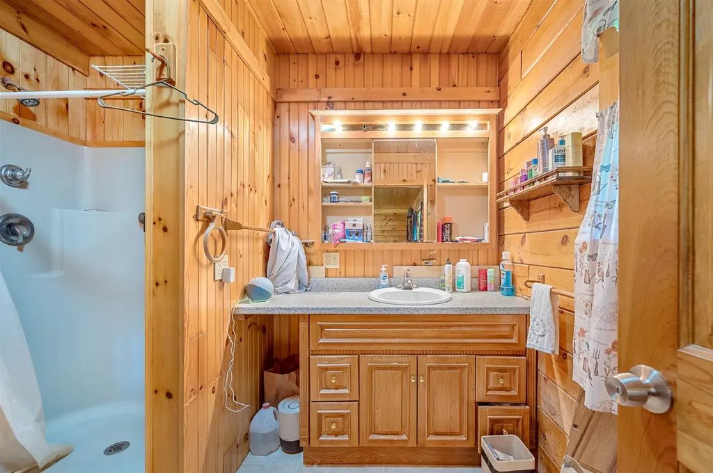 27 Griggs Road Orange VT 05641
