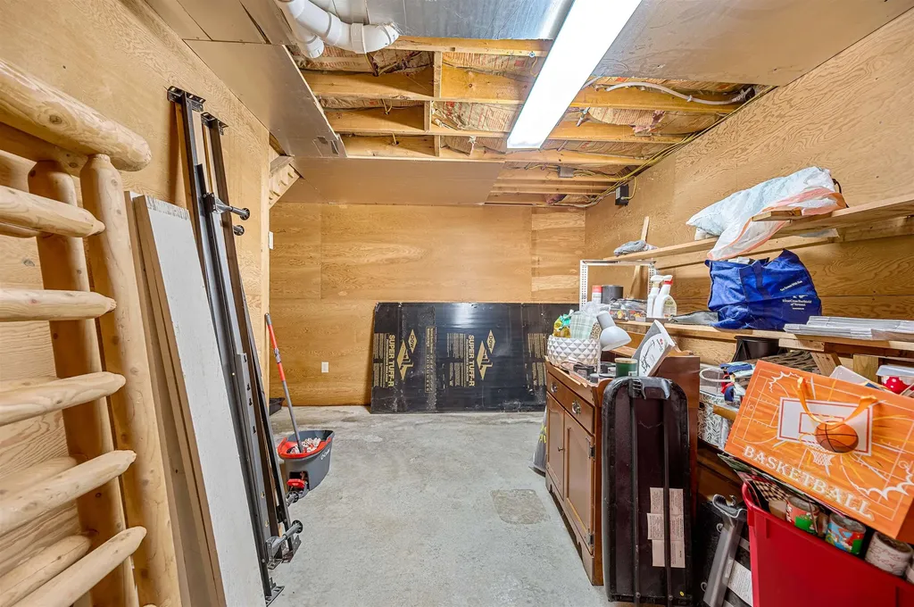 27 Griggs Road Orange VT 05641