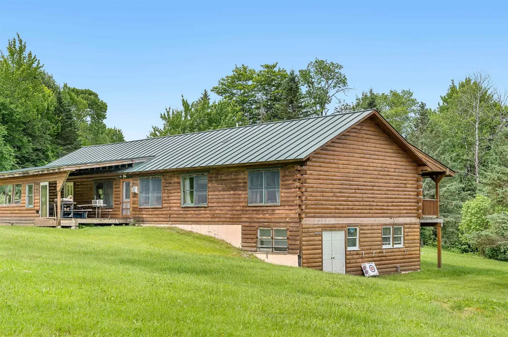 27 Griggs Road Orange VT 05641