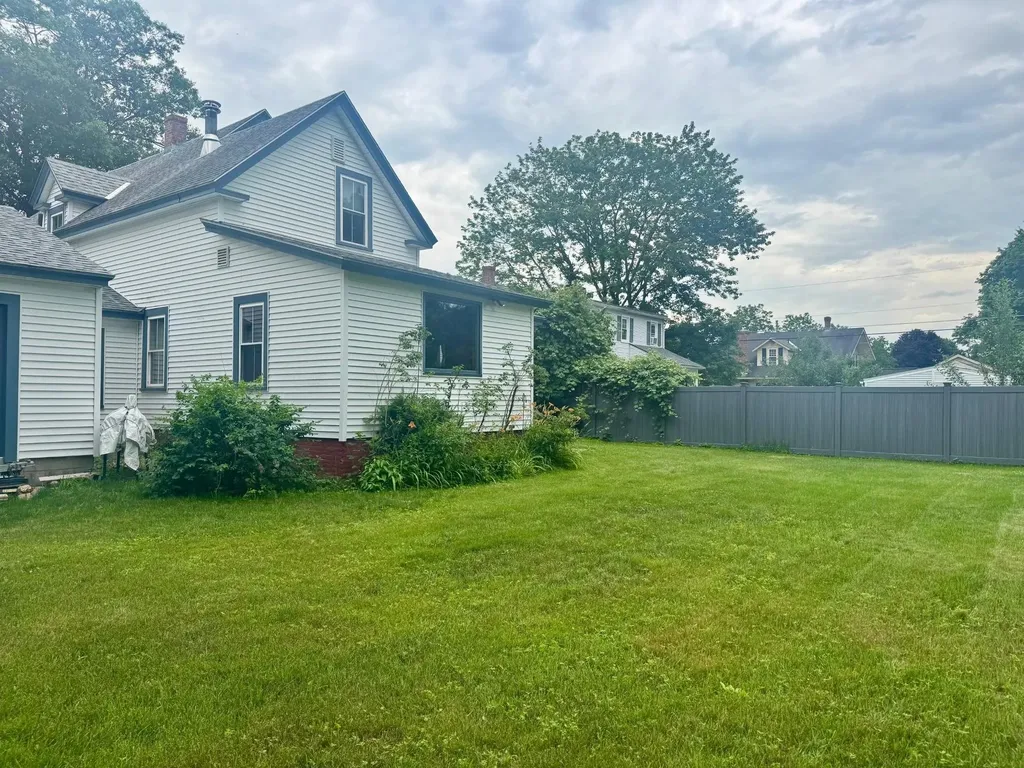 18 Blossom Street Keene NH 03431