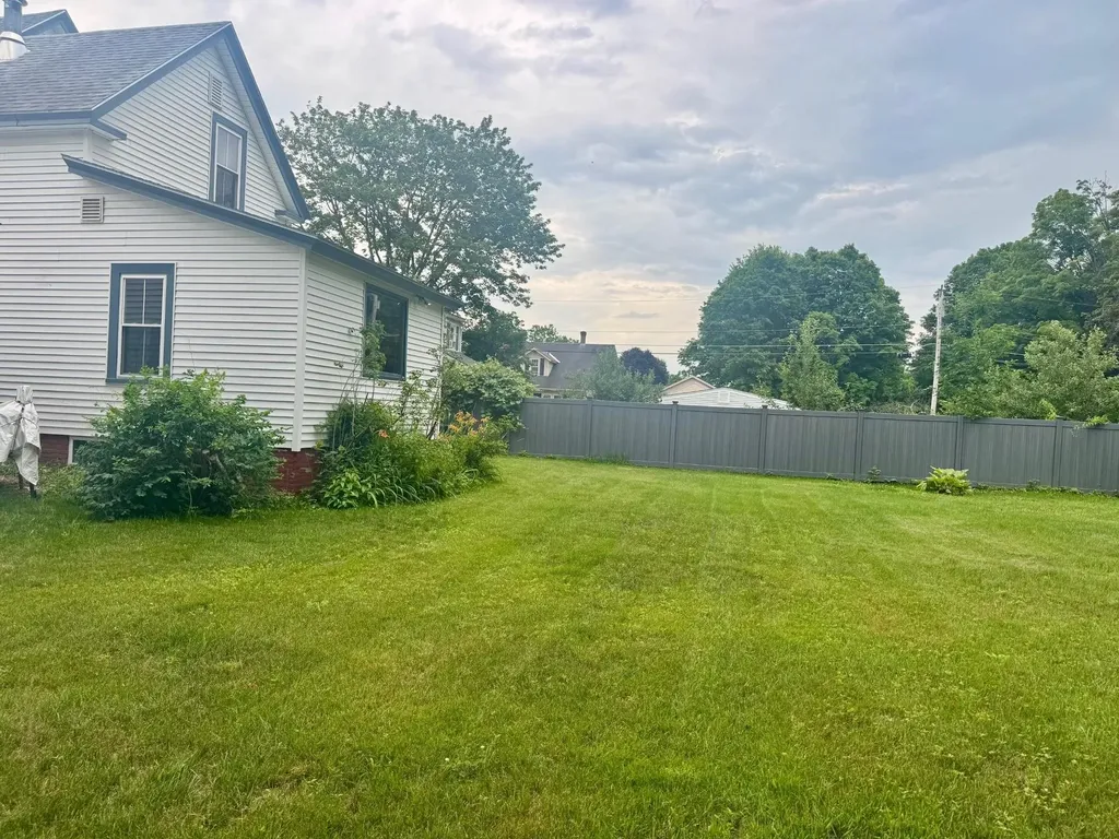 18 Blossom Street Keene NH 03431