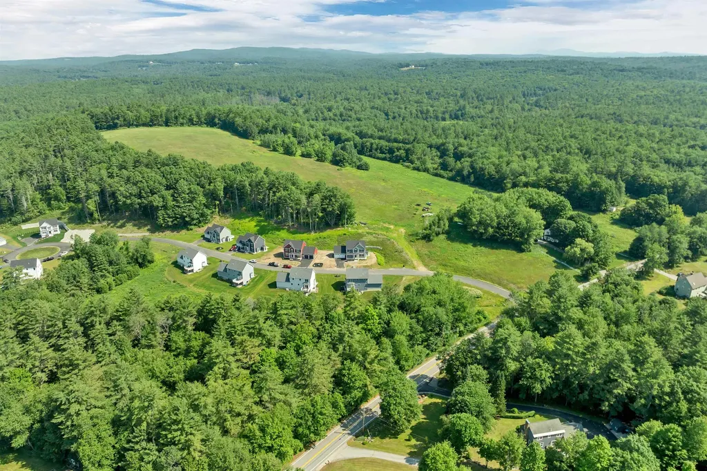 6 Shelburne Lane Concord NH 03301