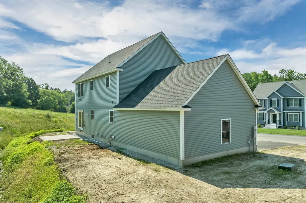 6 Shelburne Lane Concord NH 03301
