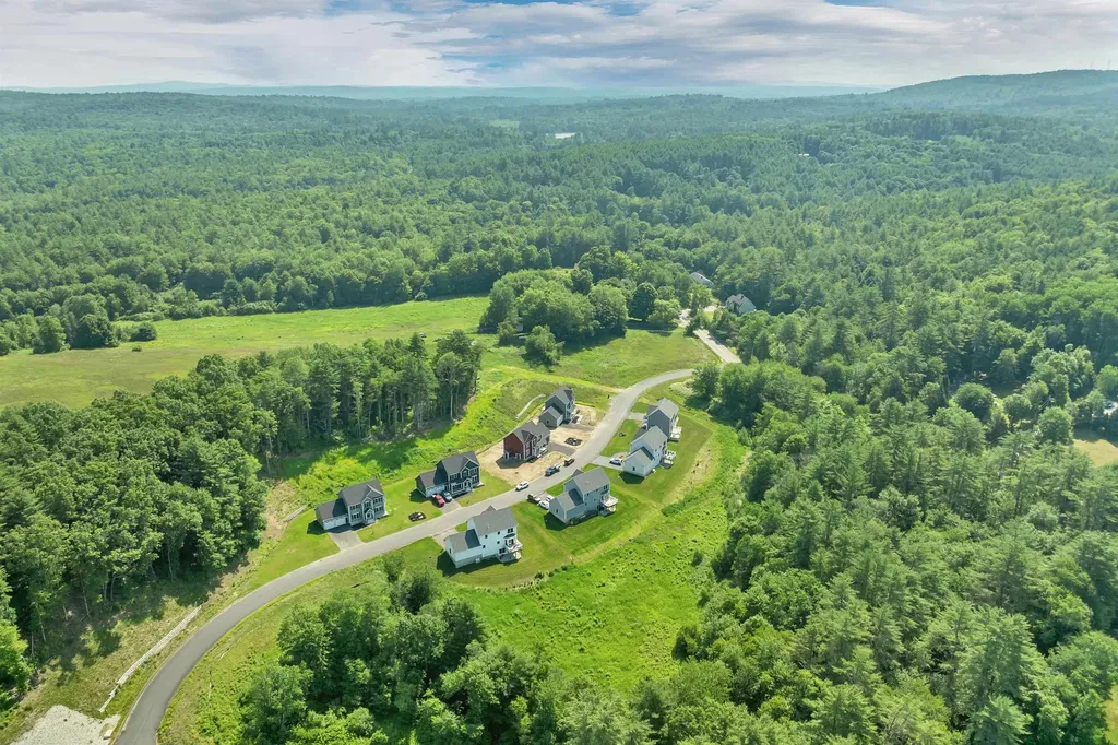 6 Shelburne Lane Concord NH 03301