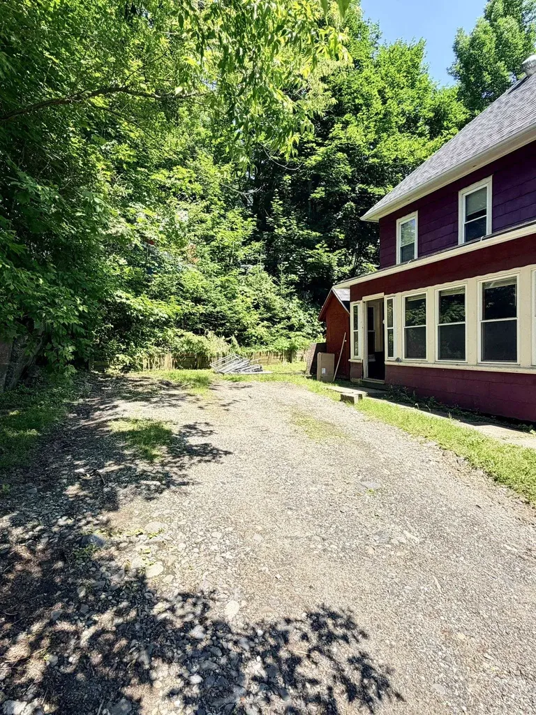 25 Clark Street Newport City VT 05855