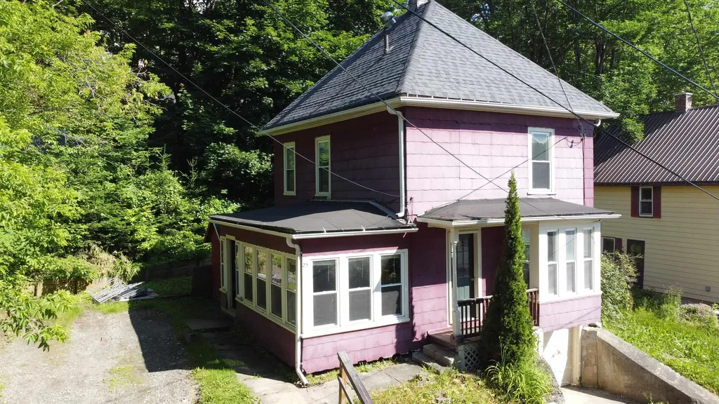 25 Clark Street Newport City VT 05855