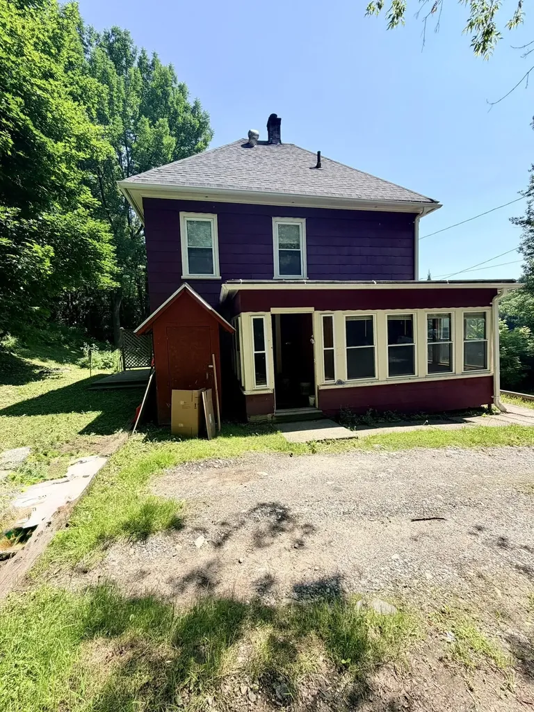 25 Clark Street Newport City VT 05855
