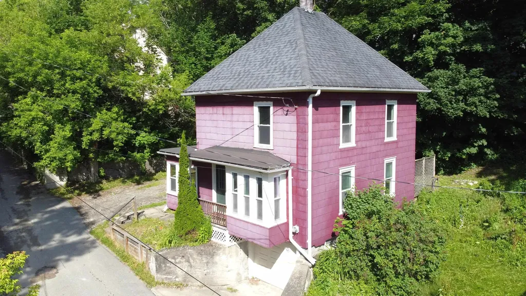 25 Clark Street Newport City VT 05855