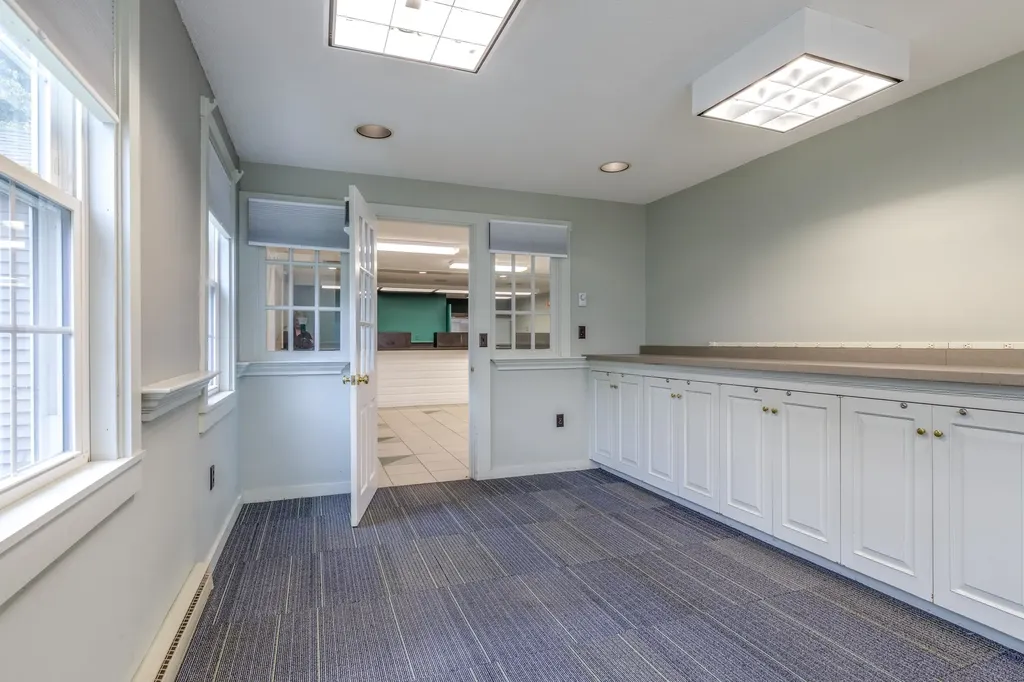 884 Main Street Hopkinton NH 03229