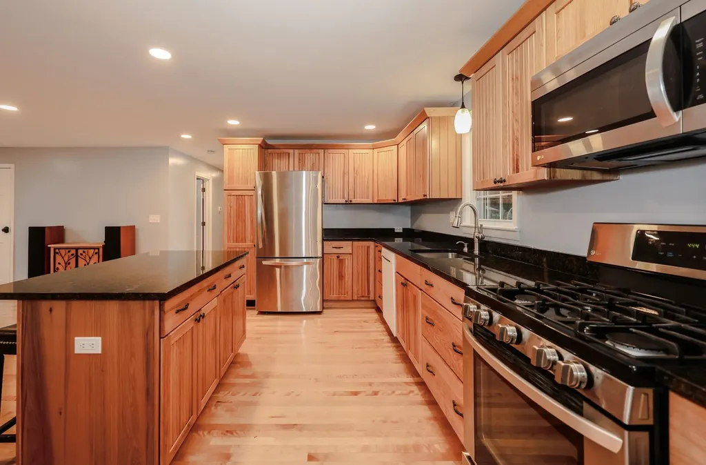 3 Sioux Avenue Nashua NH 03063