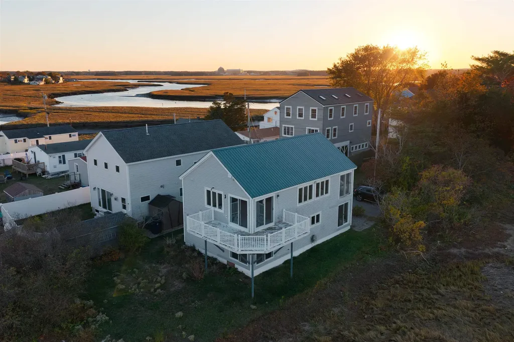 16 Bruce Street Hampton NH 03842