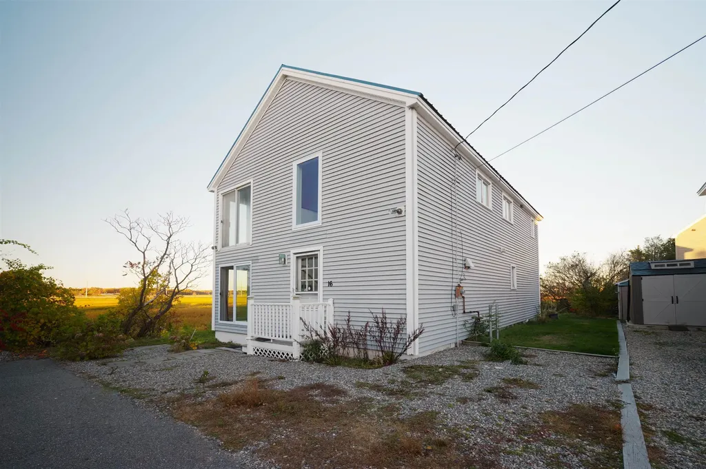 16 Bruce Street Hampton NH 03842