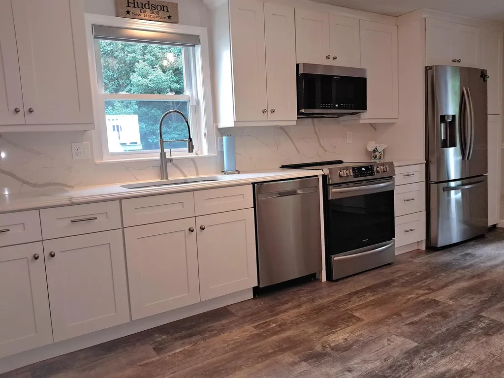 4 Sterling Way Hudson NH 03051