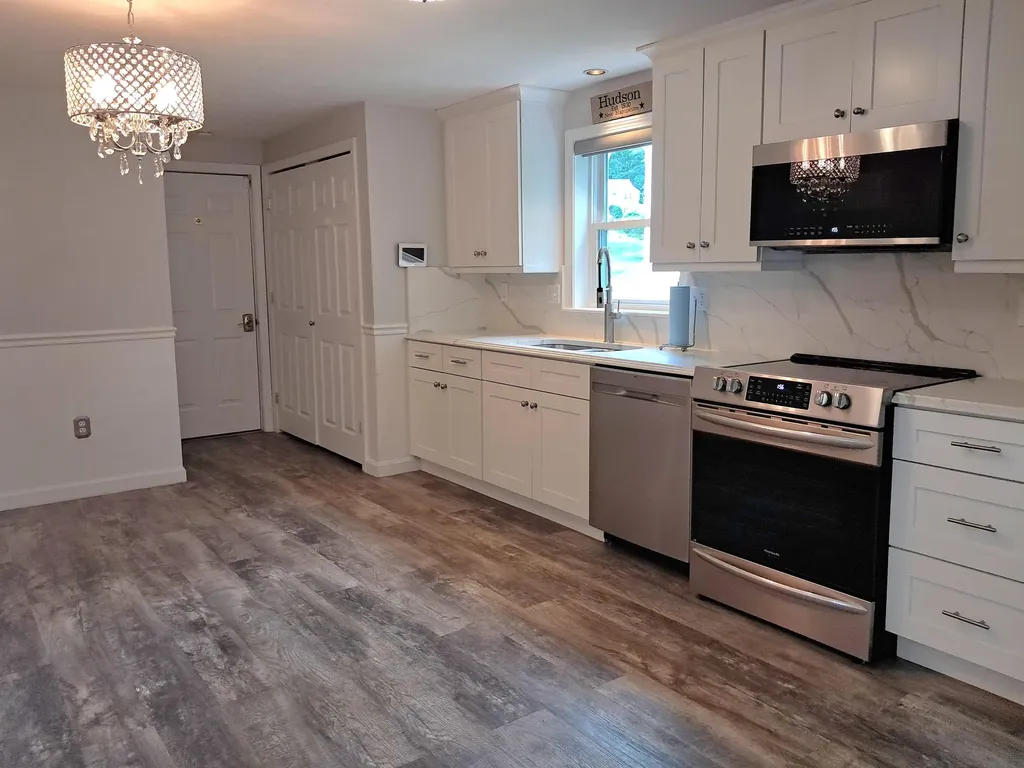 4 Sterling Way Hudson NH 03051
