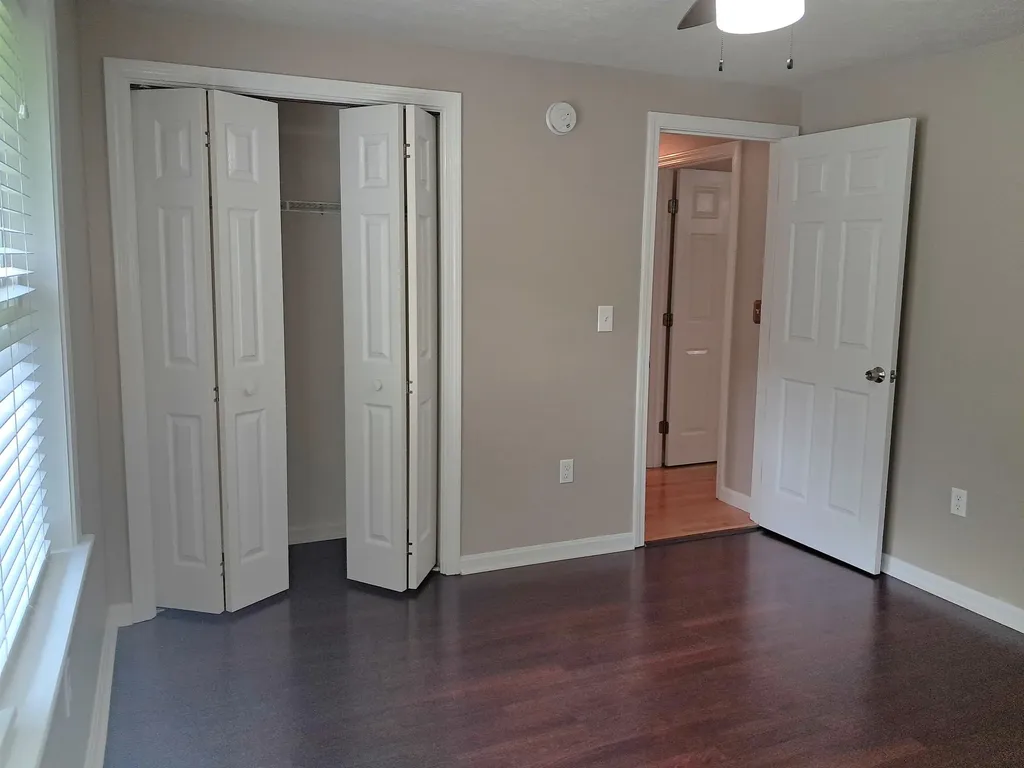 4 Sterling Way Hudson NH 03051