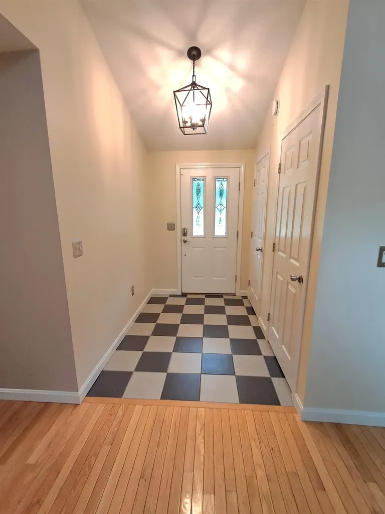 4 Sterling Way Hudson NH 03051