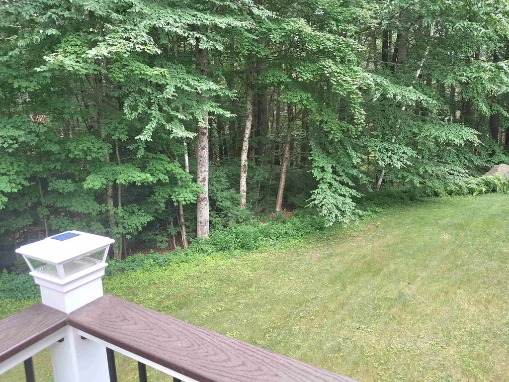 4 Sterling Way Hudson NH 03051
