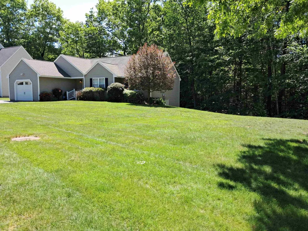 4 Sterling Way Hudson NH 03051