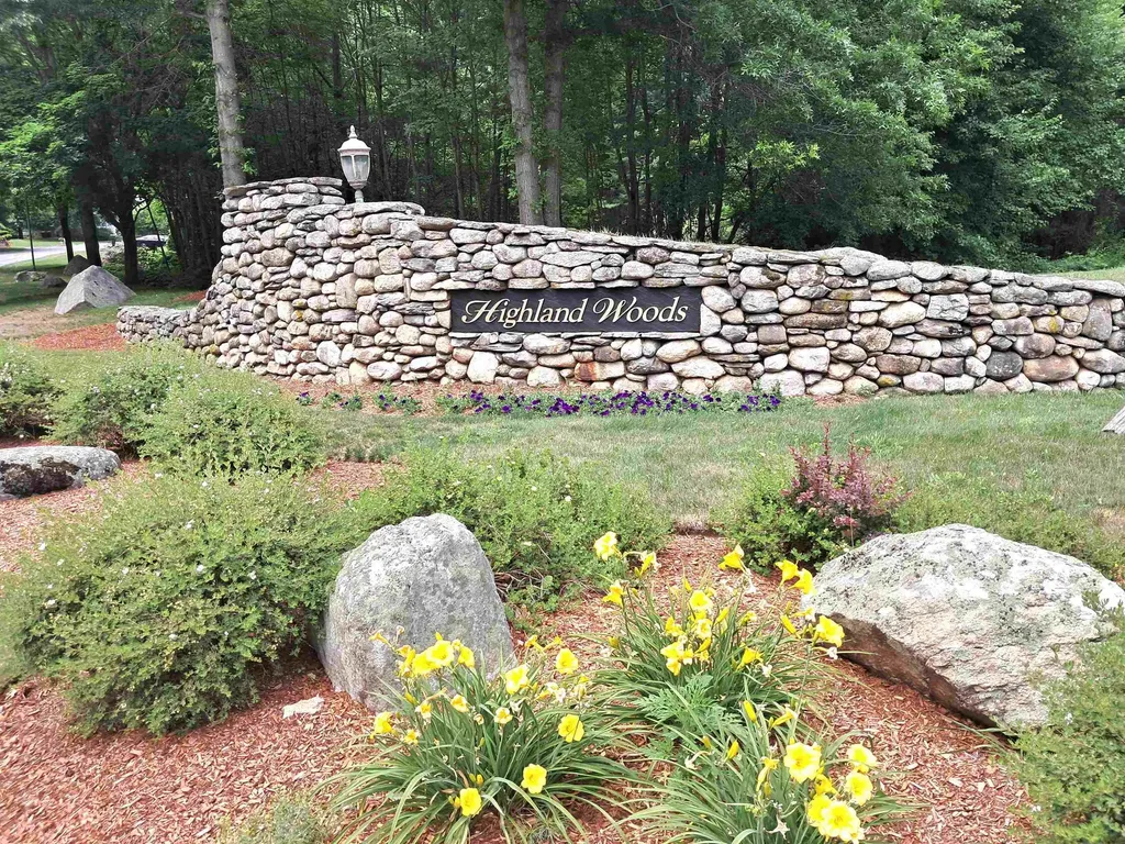 4 Sterling Way Hudson NH 03051